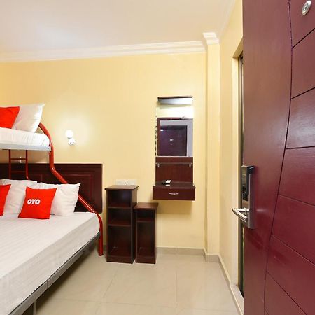 Super Oyo 90562 J Hotel Pj Petaling Dzsaja Kültér fotó