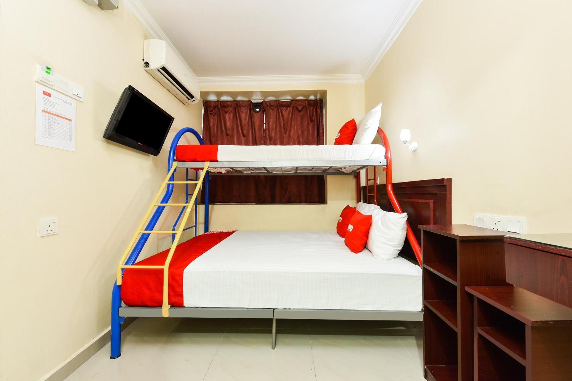 Super Oyo 90562 J Hotel Pj Petaling Dzsaja Kültér fotó