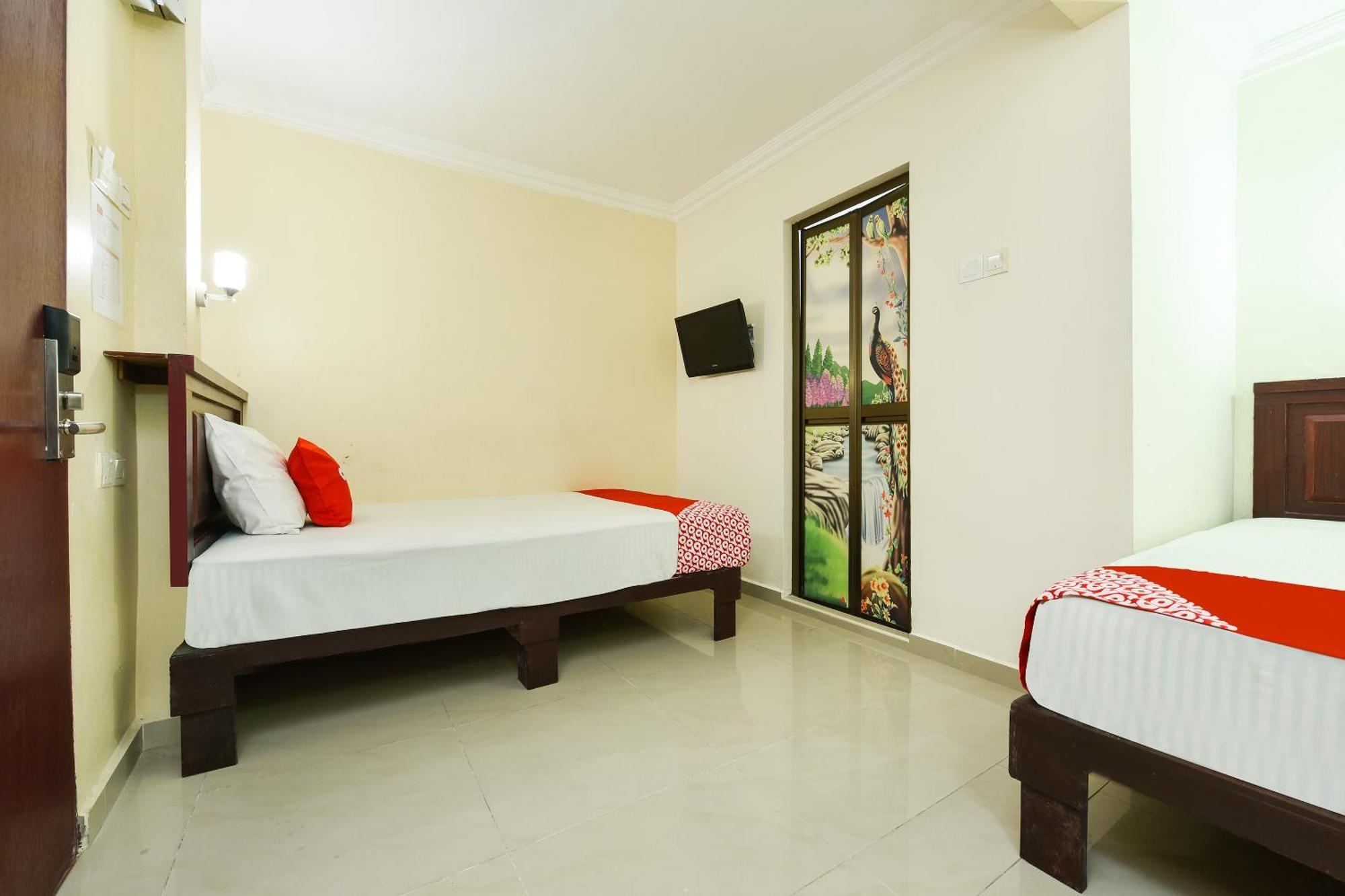 Super Oyo 90562 J Hotel Pj Petaling Dzsaja Kültér fotó