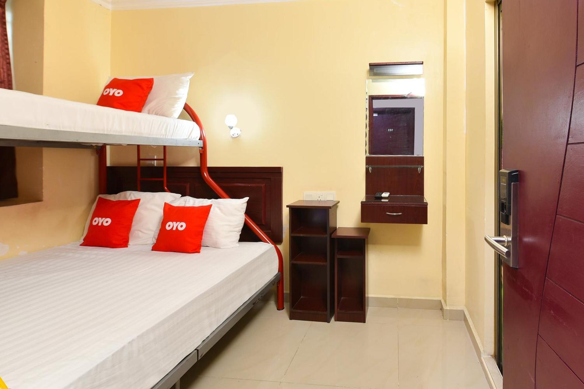 Super Oyo 90562 J Hotel Pj Petaling Dzsaja Kültér fotó