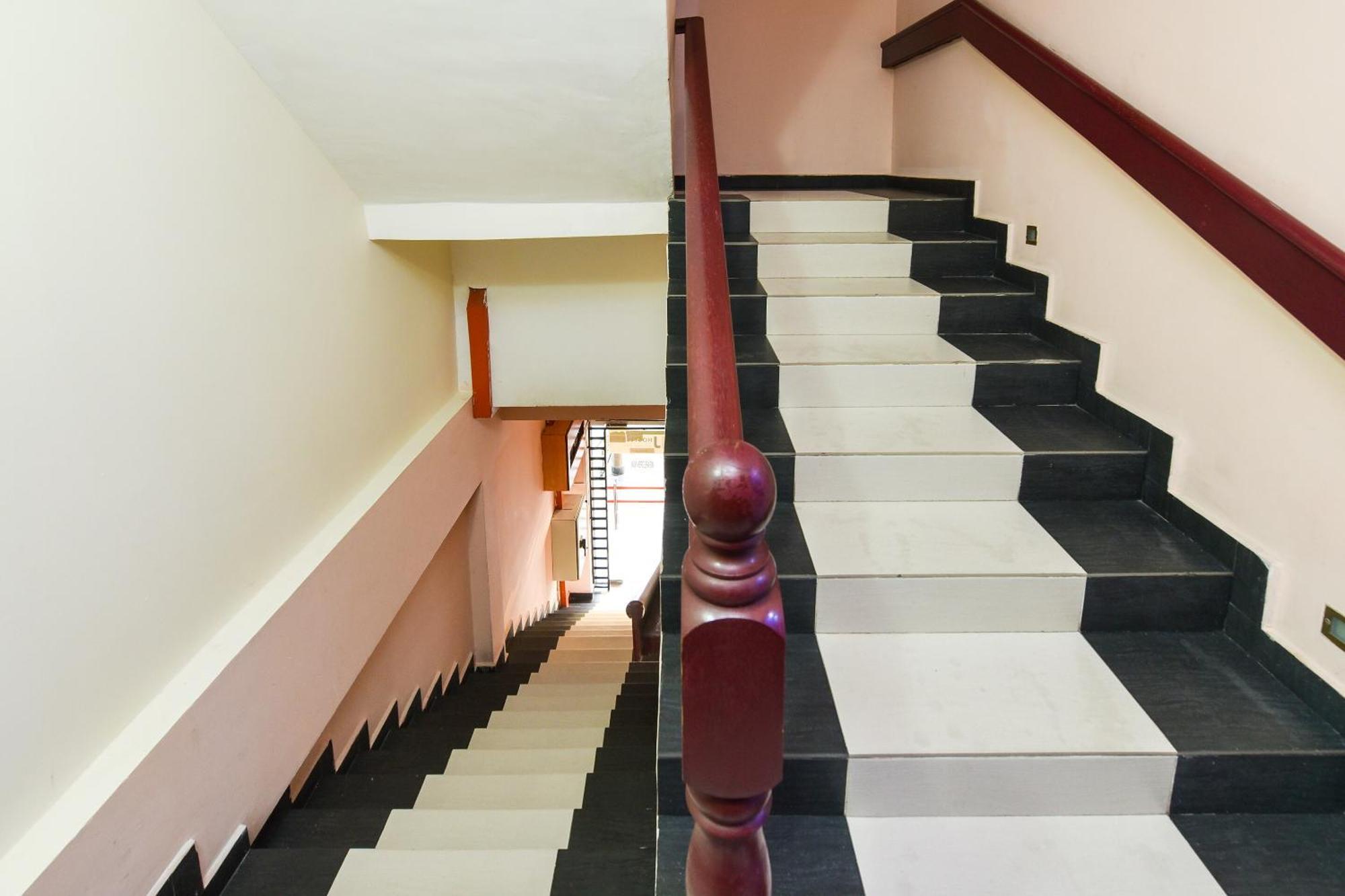 Super Oyo 90562 J Hotel Pj Petaling Dzsaja Kültér fotó