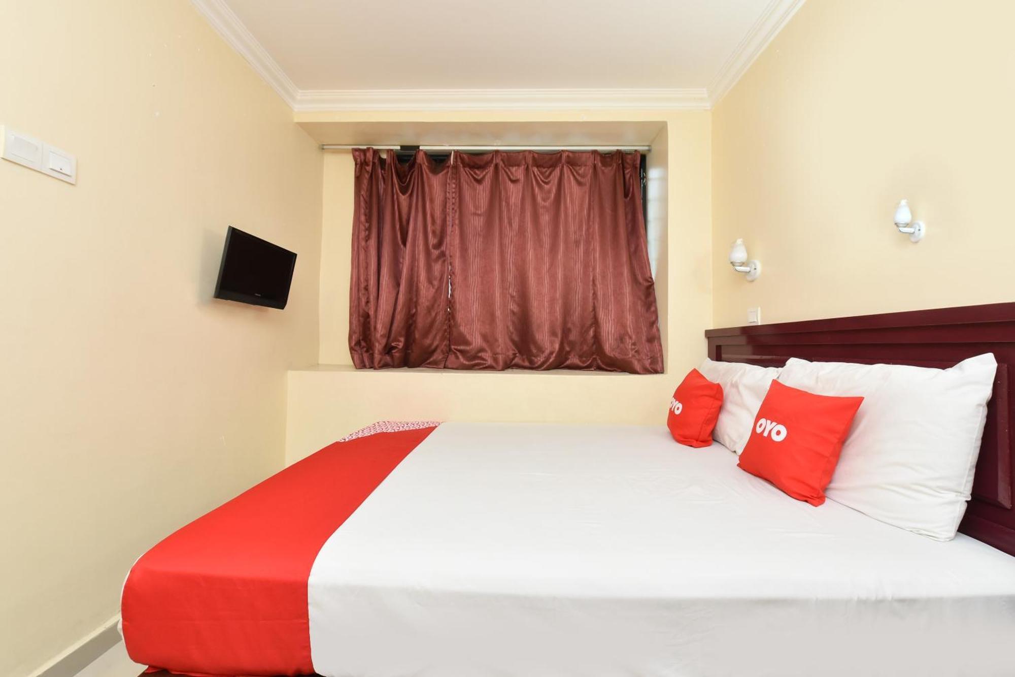 Super Oyo 90562 J Hotel Pj Petaling Dzsaja Kültér fotó