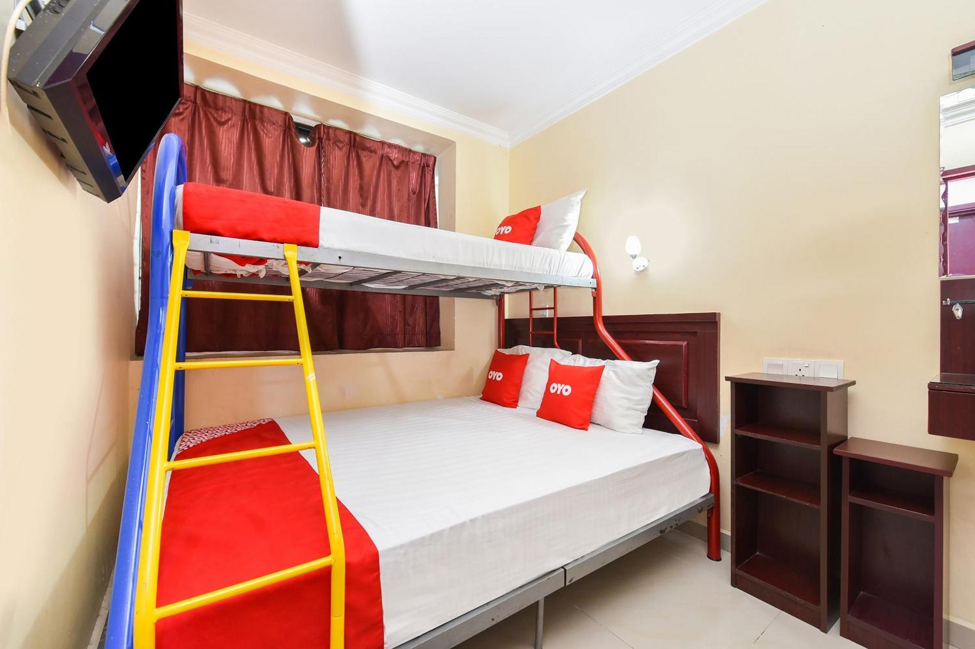Super Oyo 90562 J Hotel Pj Petaling Dzsaja Kültér fotó