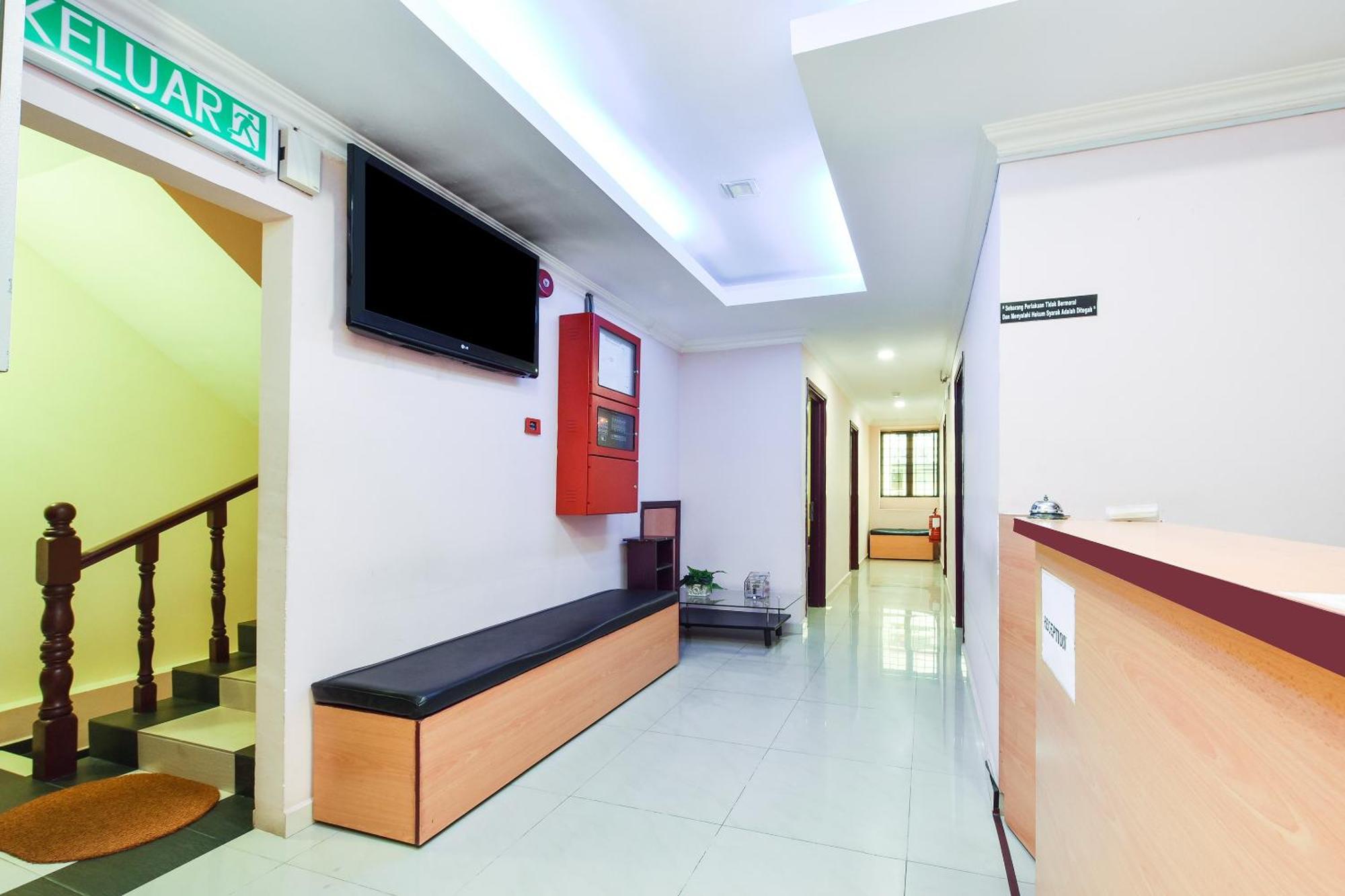 Super Oyo 90562 J Hotel Pj Petaling Dzsaja Kültér fotó