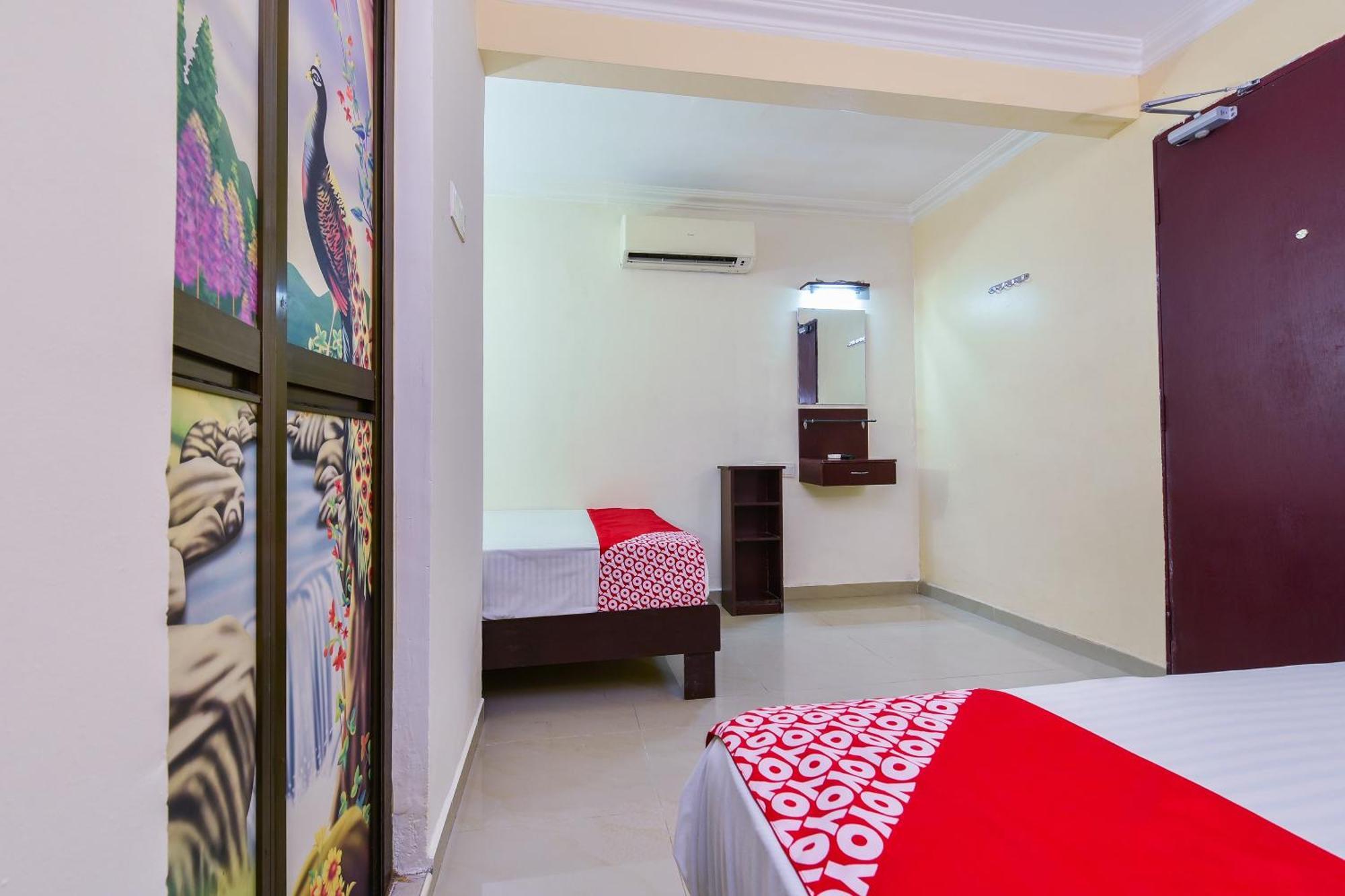 Super Oyo 90562 J Hotel Pj Petaling Dzsaja Kültér fotó