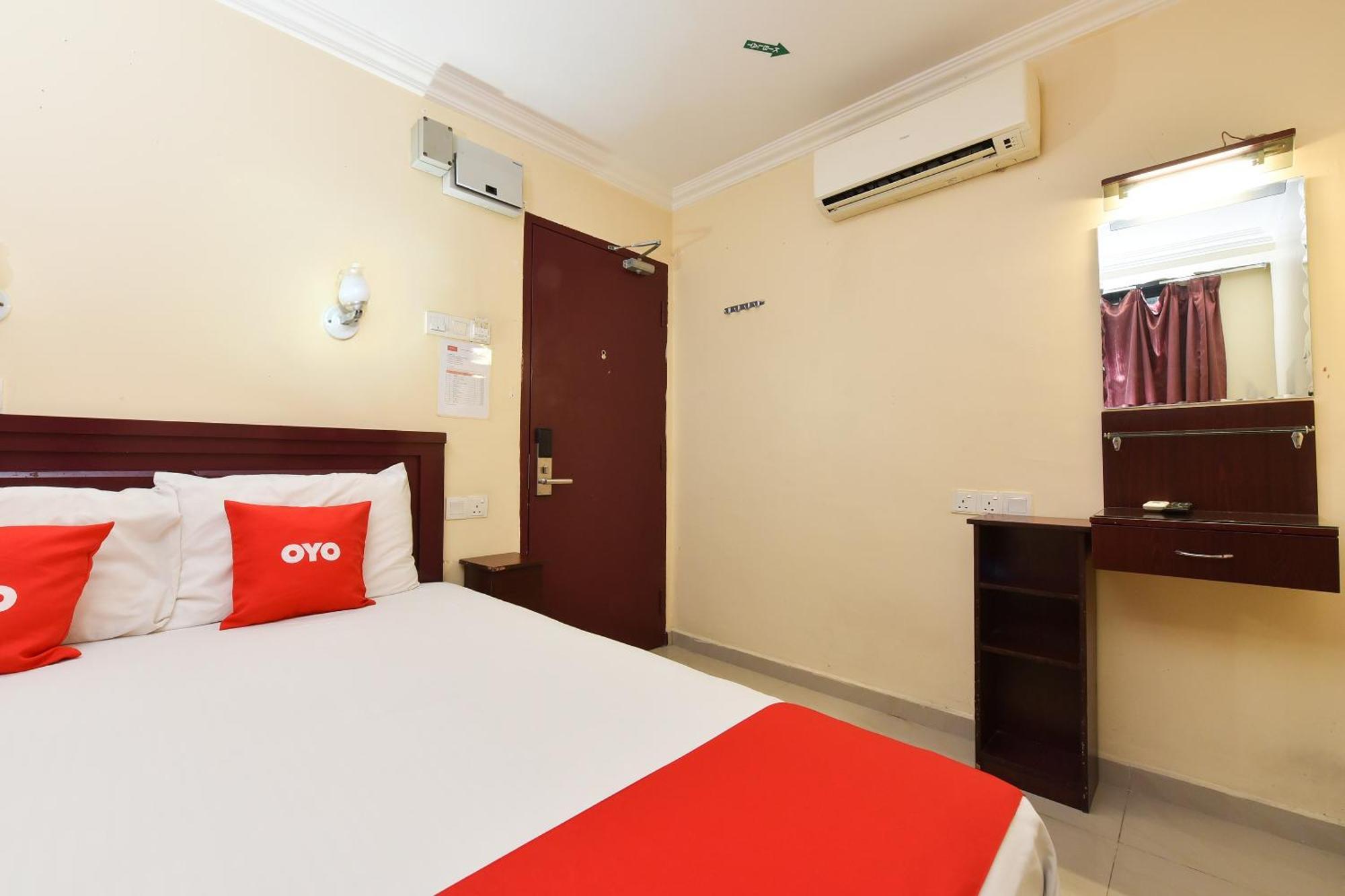 Super Oyo 90562 J Hotel Pj Petaling Dzsaja Kültér fotó