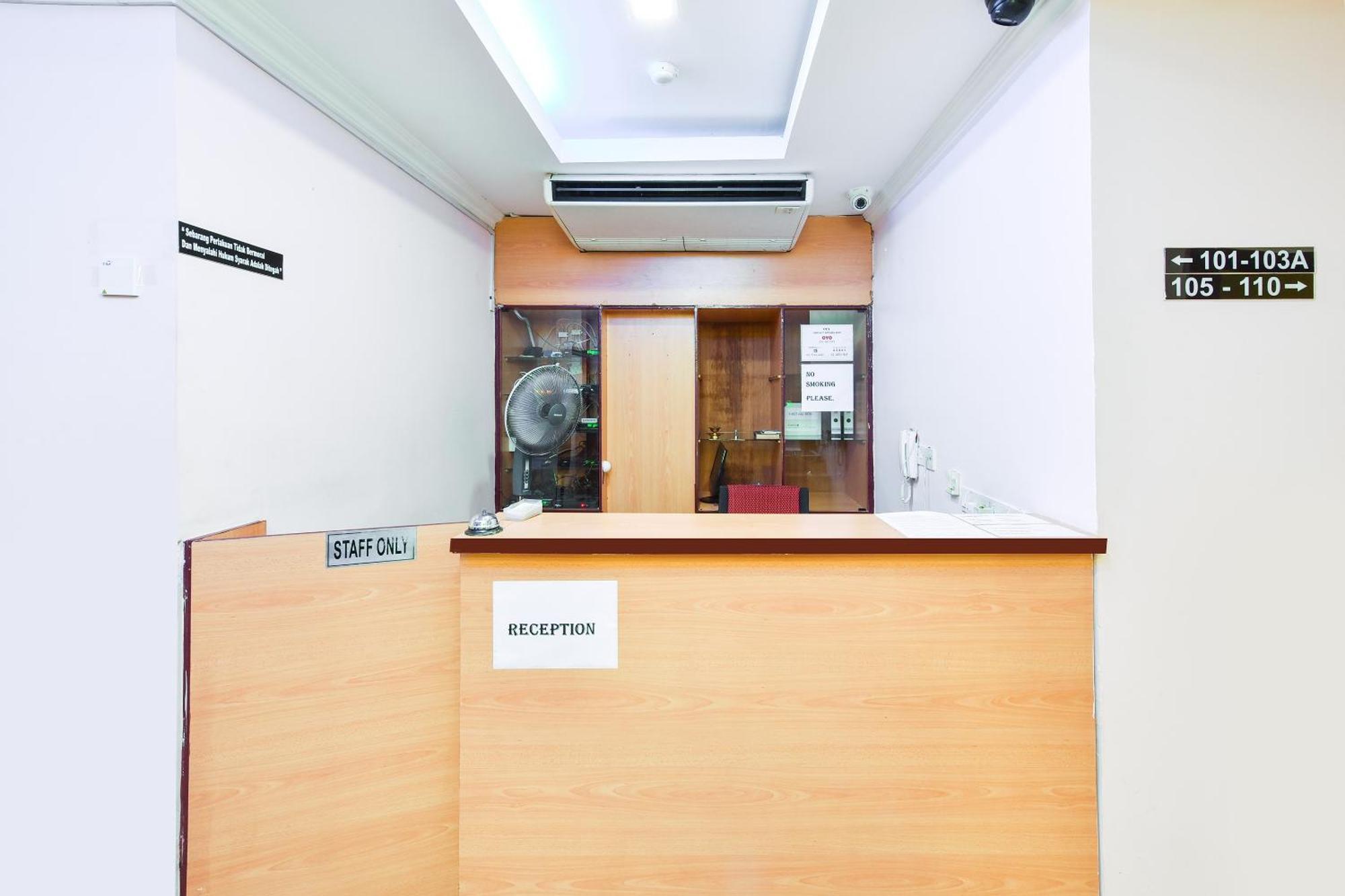 Super Oyo 90562 J Hotel Pj Petaling Dzsaja Kültér fotó