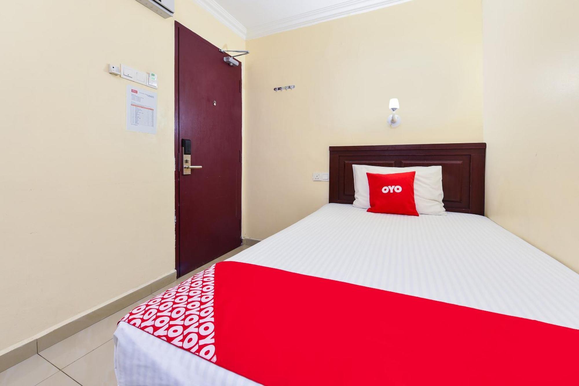 Super Oyo 90562 J Hotel Pj Petaling Dzsaja Kültér fotó