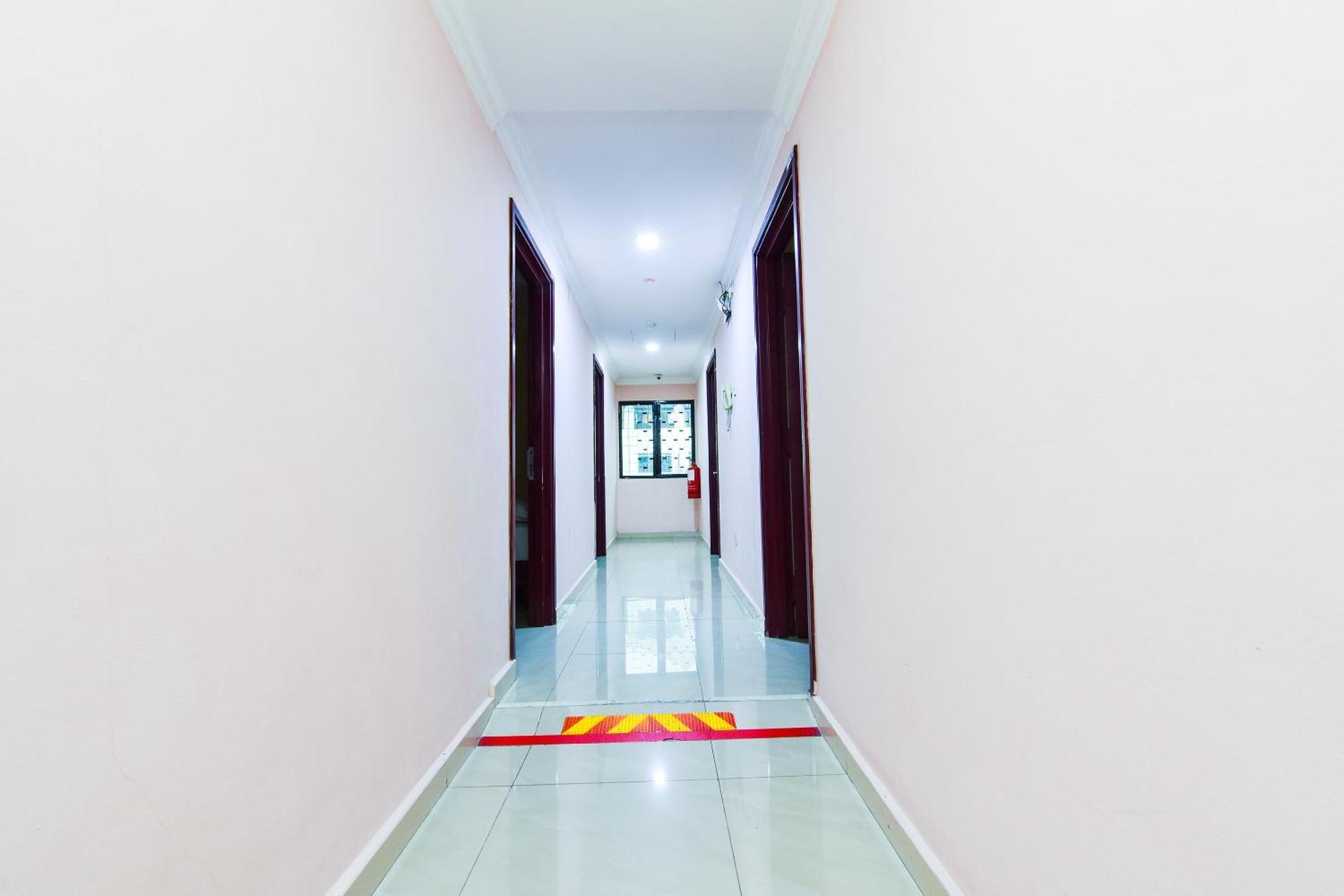 Super Oyo 90562 J Hotel Pj Petaling Dzsaja Kültér fotó