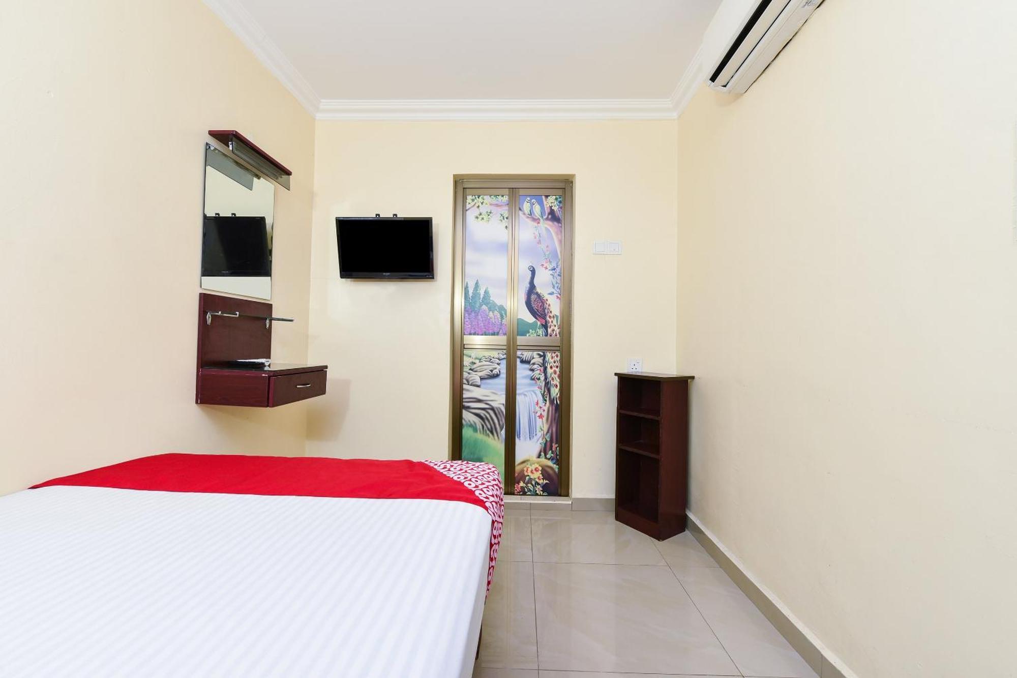 Super Oyo 90562 J Hotel Pj Petaling Dzsaja Kültér fotó