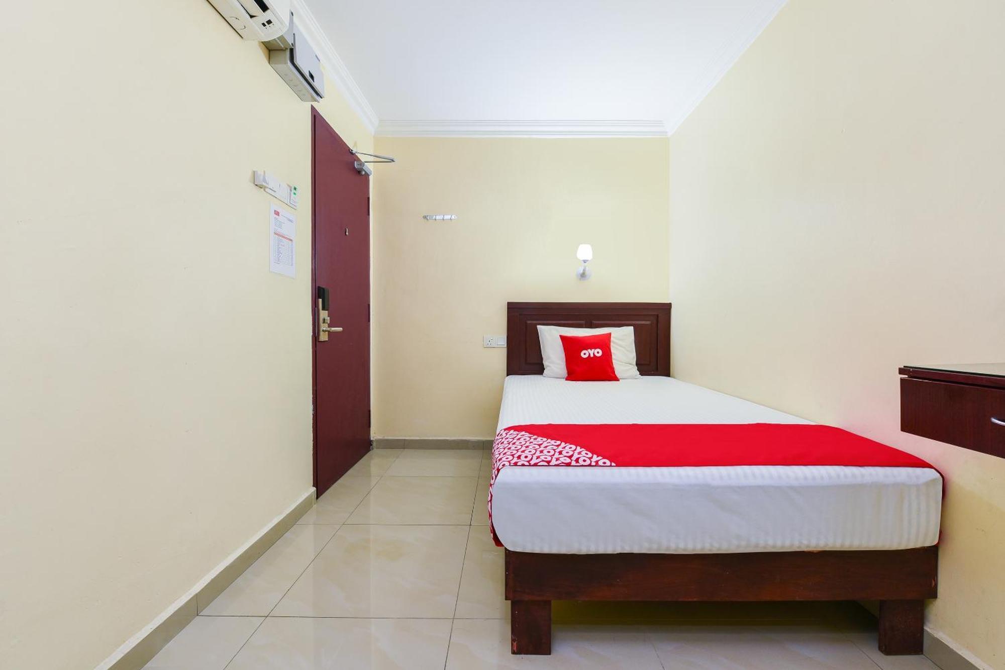 Super Oyo 90562 J Hotel Pj Petaling Dzsaja Kültér fotó